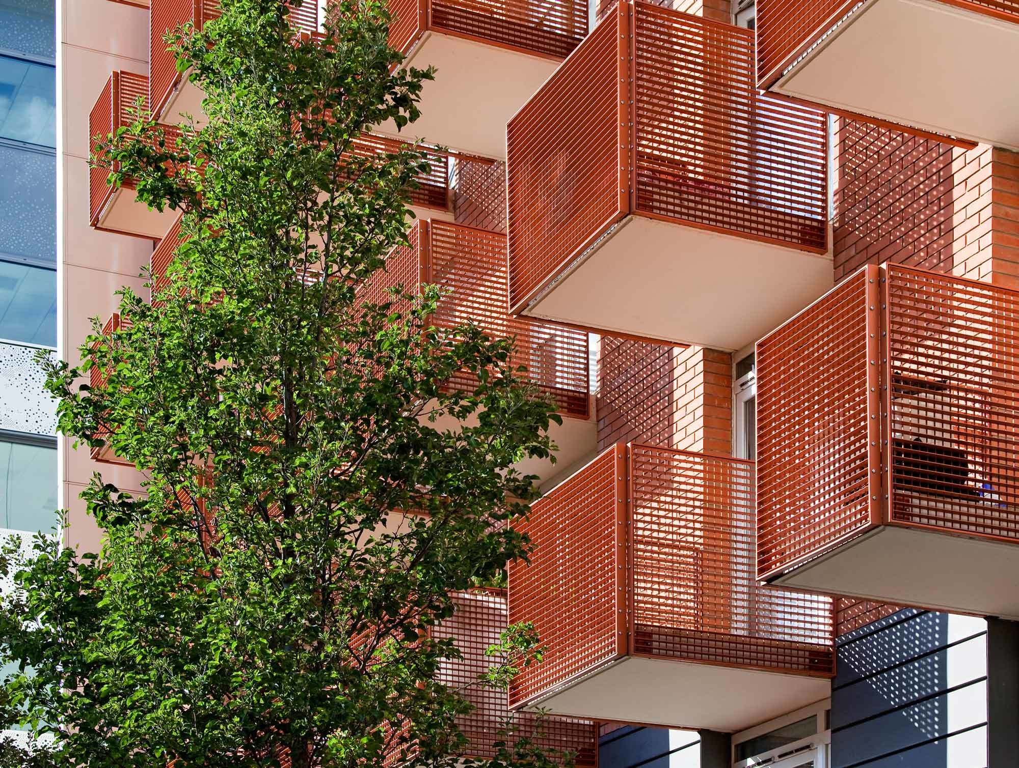 Ivry-sur-Seine, balcons, garde-corps en aluminium laqué HGA – Hubert Godet Architectes
